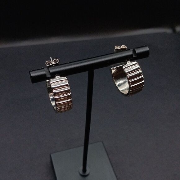Beautiful Silver Ribbed Half Hooped Earrings. Great Pre-Owned Condition - Picture 1 of 5